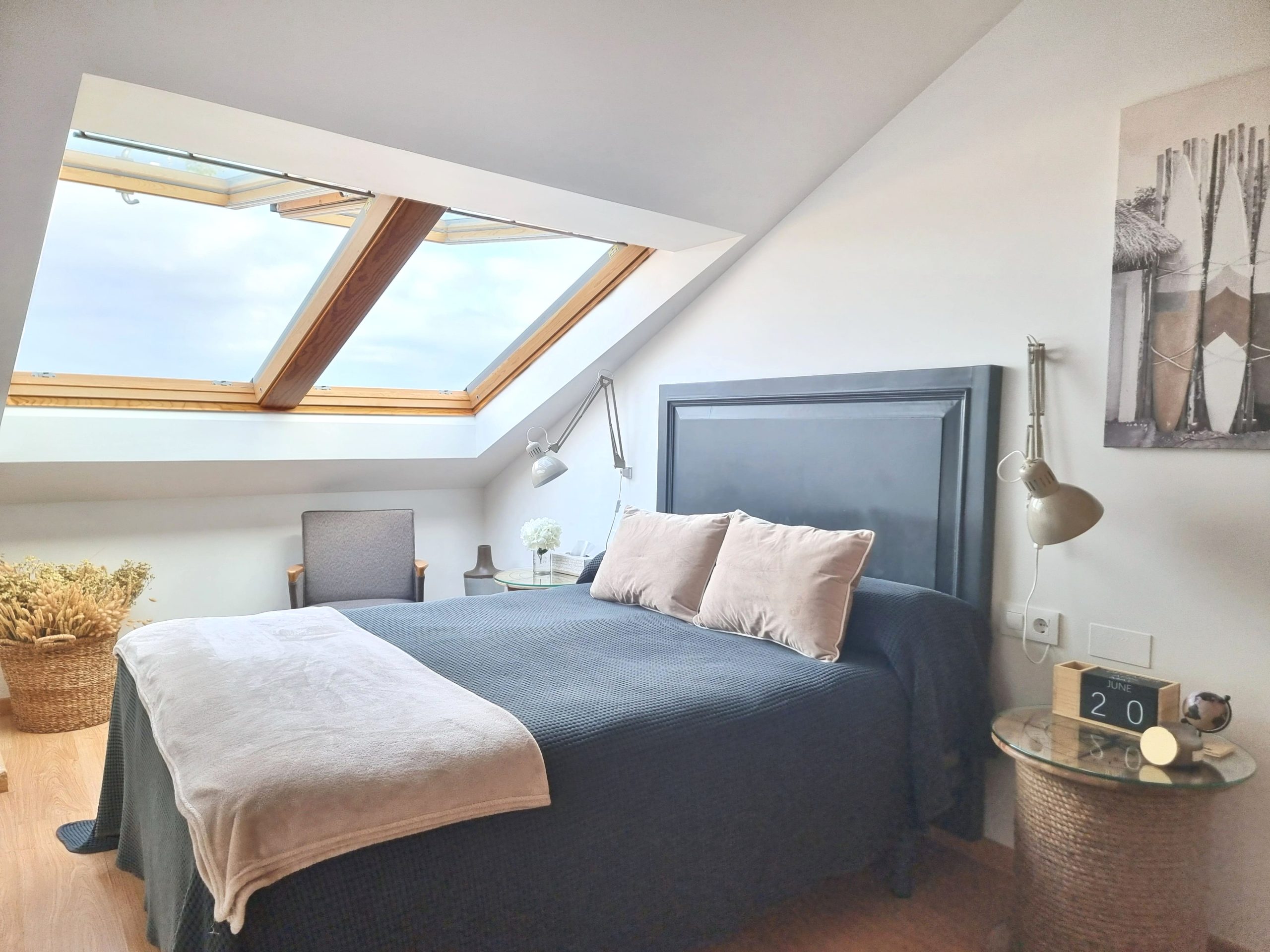Dormitorio luminoso en reportaje de fotografía inmobiliaria en Tenerife
